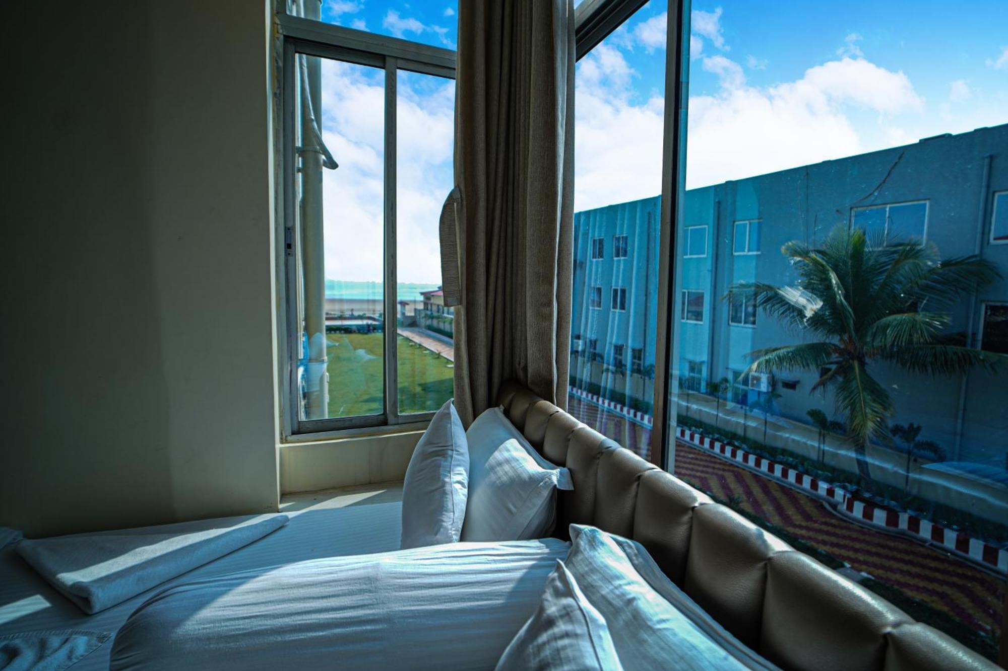 Silver Sand Eco Resort !! Beachfront !! With Biggest Pool And Huge Open Area !! Ideal For Weddings !! Couple Friendly !! Мандармани Экстерьер фото